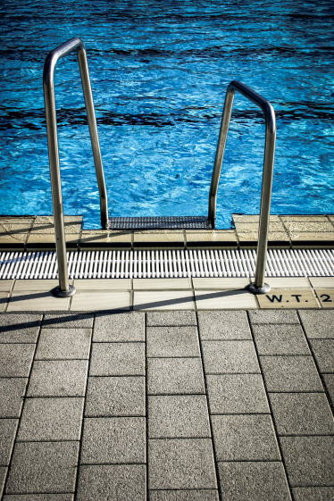 Swimming pool steps